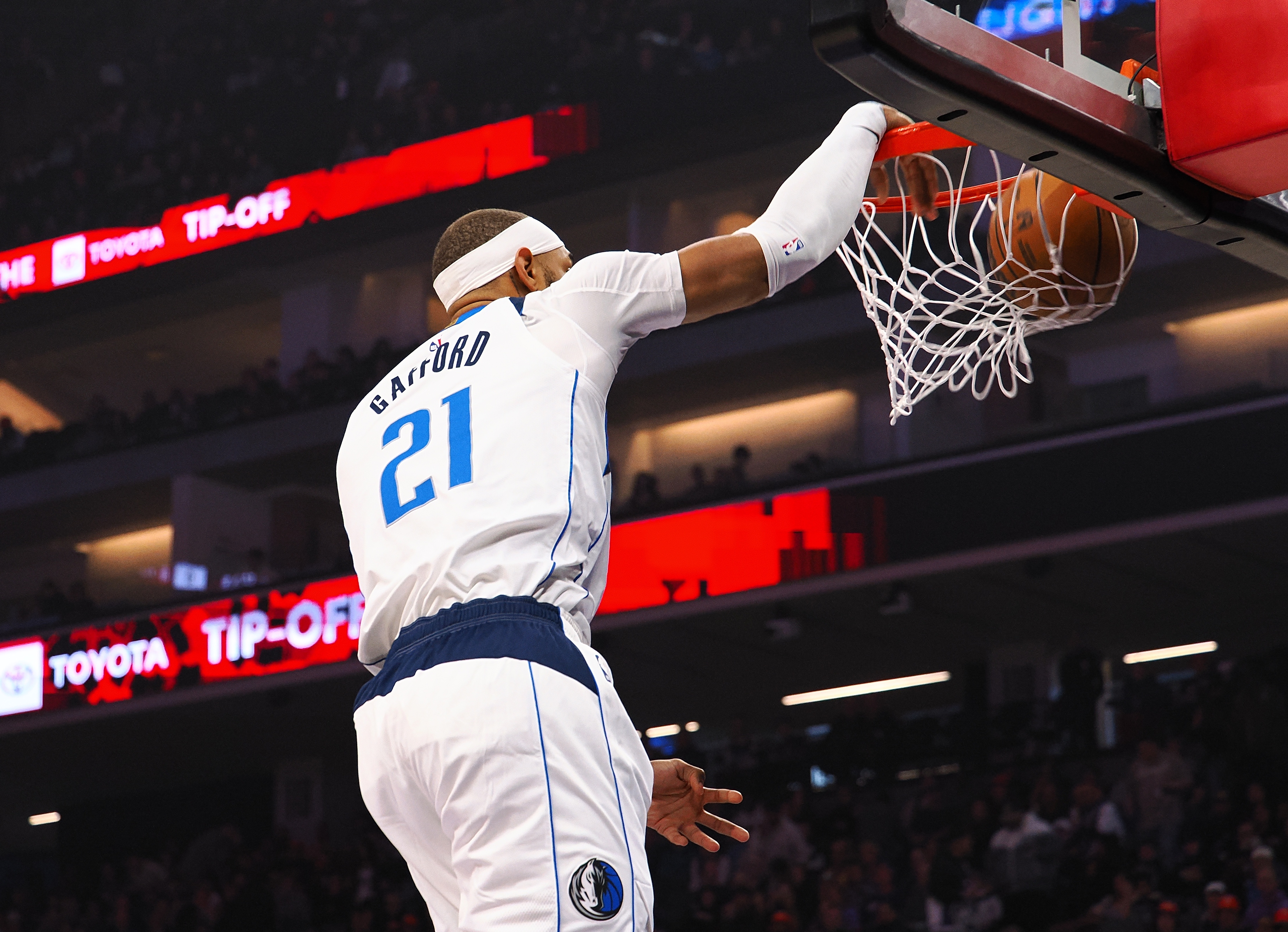 体育社交-明天独行侠迎战湖人 加福德&amp;瑞安·内姆哈德大概率出战